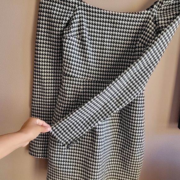 Mi ami Size Small Black & White Checkered Women's Dress Snall Puff Shoulder - Picture 11 of 11